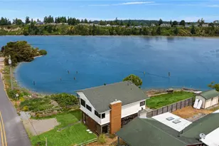 2403 Sunlight Beach Rd, Clinton, WA 98236 - Photo 18