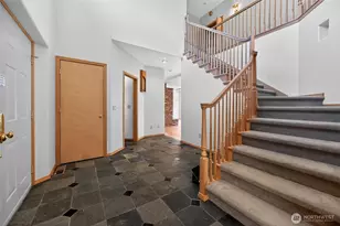 18432 W Lake Desire Dr SE, Renton, WA 98058 - Photo 2