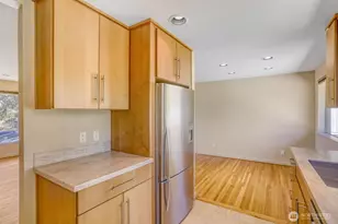 10012 NE 22nd St, Bellevue, WA 98004 - Photo 8