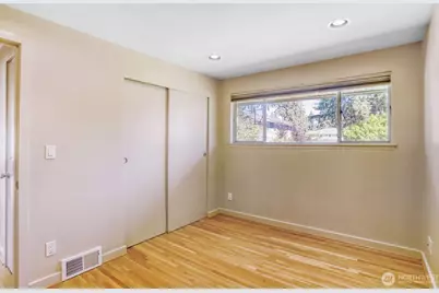 10012 NE 22nd Street, Bellevue, WA 98004 - Photo 16