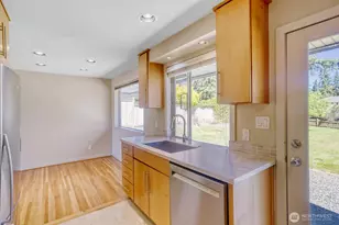 10012 NE 22nd St, Bellevue, WA 98004 - Photo 6