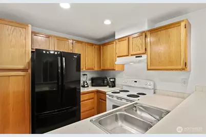 22810 30th Avenue S #B302, Des Moines, WA 98198 - Photo 6