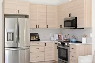 332 NE 90th St, Seattle, WA 98115 - Photo 14