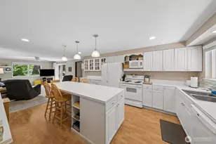 4201 7th St SW, Puyallup, WA 98373 - Photo 8
