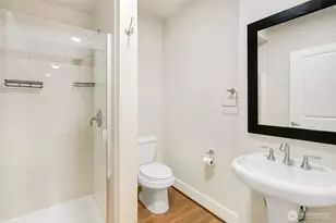699 John St, Seattle, WA 98109 - Photo 22