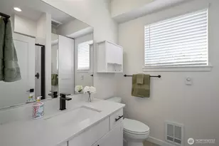5244 Brooklyn Ave NE, Seattle, WA 98105 - Photo 16