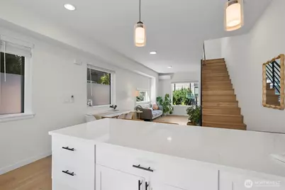5244 Brooklyn Avenue NE #A, Seattle, WA 98105 - Photo 8