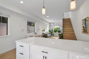 5244 Brooklyn Ave NE, Seattle, WA 98105 - Photo 8