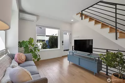 5244 Brooklyn Avenue NE #A, Seattle, WA 98105 - Photo 4