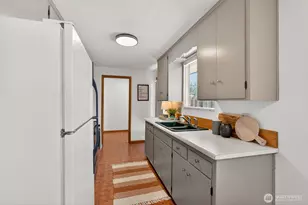 930 138 St E, Tacoma, WA 98445 - Photo 10