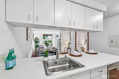 769 Hayes Street #309, Seattle, WA 98109 - Photo 10