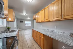 4253 NE Lincoln Dr, Moses Lake, WA 98837 - Photo 2