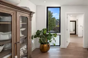 210 W Comstock St, Seattle, WA 98119 - Photo 18