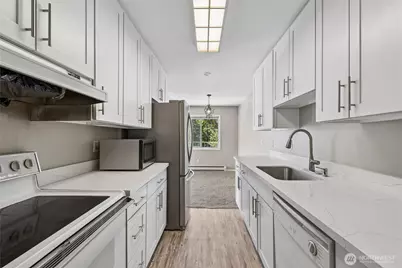 10129 Main St, Bellevue, WA 98004 - Photo 16