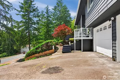 2678 Maplewood Drive, Longview, WA 98632 - Photo 2