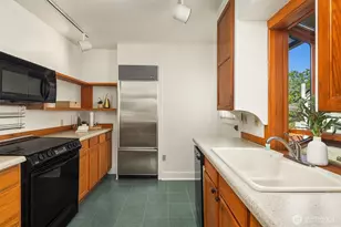 3802 NE 52nd St, Seattle, WA 98105 - Photo 14
