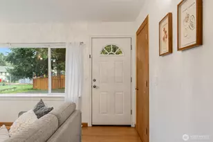 20068 21st Ave NE, Shoreline, WA 98155 - Photo 4
