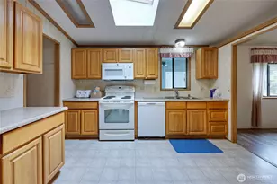 574 NW Silver Glen Ln, Bremerton, WA 98311 - Photo 4