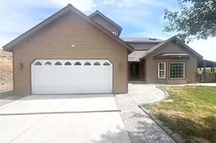 2261 Pleasant Hill Rd, Selah, WA 98942 - Photo 2