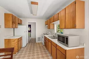 212 Alder St, South Bend, WA 98586 - Photo 10