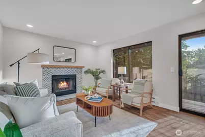 11701 100th Avenue NE #4, Kirkland, WA 98034 - Photo 2