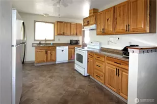 2949 Florida St, Longview, WA 98632 - Photo 2