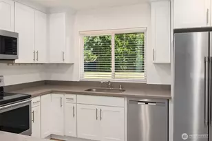 4910 NE 7th St, Renton, WA 98059 - Photo 12