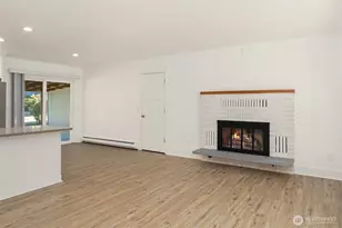 4910 NE 7th St, Renton, WA 98059 - Photo 4