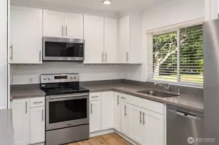 4910 NE 7th St, Renton, WA 98059 - Photo 10