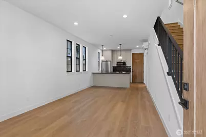 2817 25th Street #B, Everett, WA 98201 - Photo 4