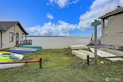 1095 Essex Street #2, Camano Island, WA 98282 - Photo 32