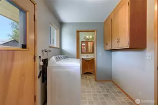 1015 35th St, Anacortes, WA 98221 - Photo 14