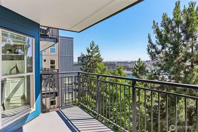 701 Galer Street #813, Seattle, WA 98109 - Photo 32