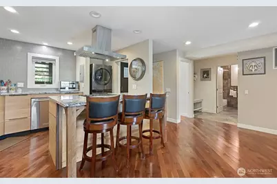 10903 Glen Acres Drive S #B, Seattle, WA 98168 - Photo 12