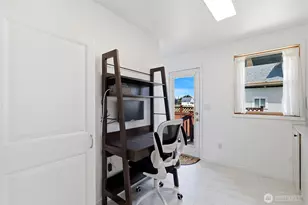 710 2nd St SW, Puyallup, WA 98371 - Photo 14