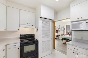 710 2nd St SW, Puyallup, WA 98371 - Photo 10