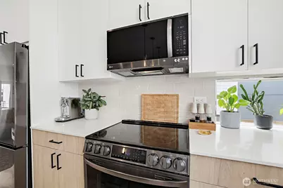 902 N 86th Street, Seattle, WA 98103 - Photo 8