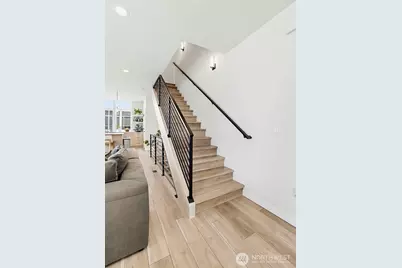 902 N 86th Street, Seattle, WA 98103 - Photo 4