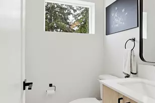 902 N 86th St, Seattle, WA 98103 - Photo 16