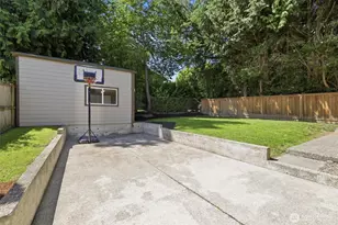 18823 SE 42nd St, Issaquah, WA 98027 - Photo 32