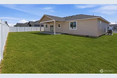 909 NE 6th Avenue, Ephrata, WA 98823 - Photo 2