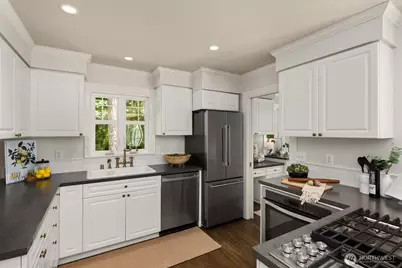 8219 NE New Brooklyn Road, Bainbridge Island, WA 98110 - Photo 14