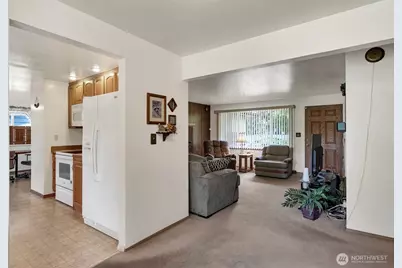 420 S 128th Street, Seattle, WA 98168 - Photo 10