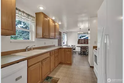 420 S 128th Street, Seattle, WA 98168 - Photo 12