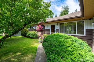 420 S 128th St, Seattle, WA 98168 - Photo 2
