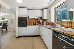 1542 NE 96th St, Seattle, WA 98115 - Photo 18