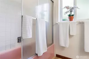 1542 NE 96th St, Seattle, WA 98115 - Photo 24