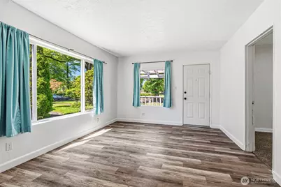 1821 Nichols Boulevard, Longview, WA 98632 - Photo 2