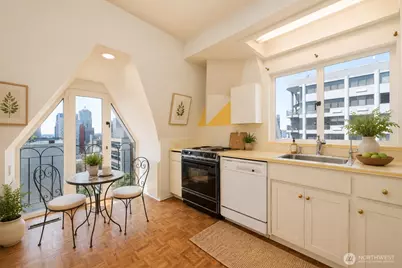 1017 Minor Avenue #1401, Seattle, WA 98104 - Photo 4