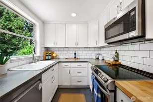 11527 39th Ave NE, Seattle, WA 98125 - Photo 8